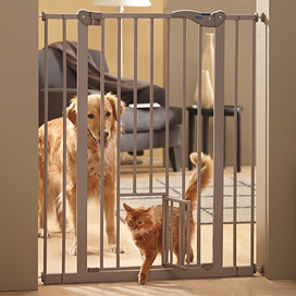 Перегородка Savic Dog Barrier+small door для собак із дверцятами 107-75-84 см